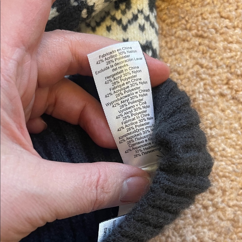 Black and White Patterned Sweater - Picture 5 of 6